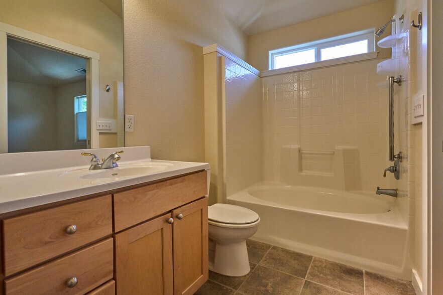 Primary tub/shower - 973 B St