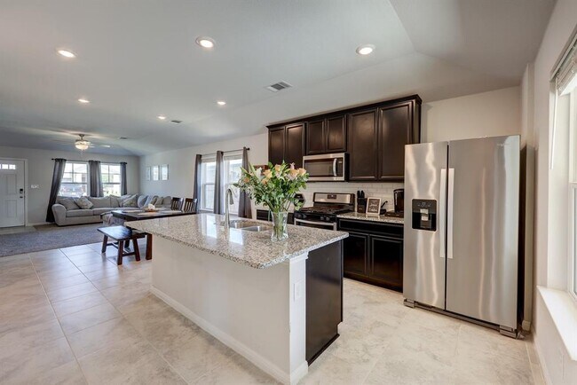 Building Photo - 206 Creek Hollow Dr