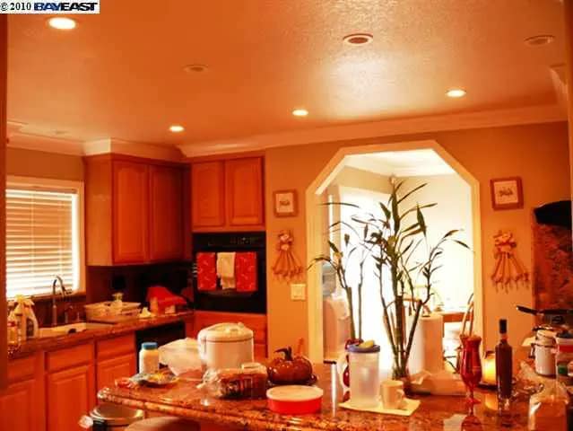 Primary Photo - 5134 Elmwood Ave