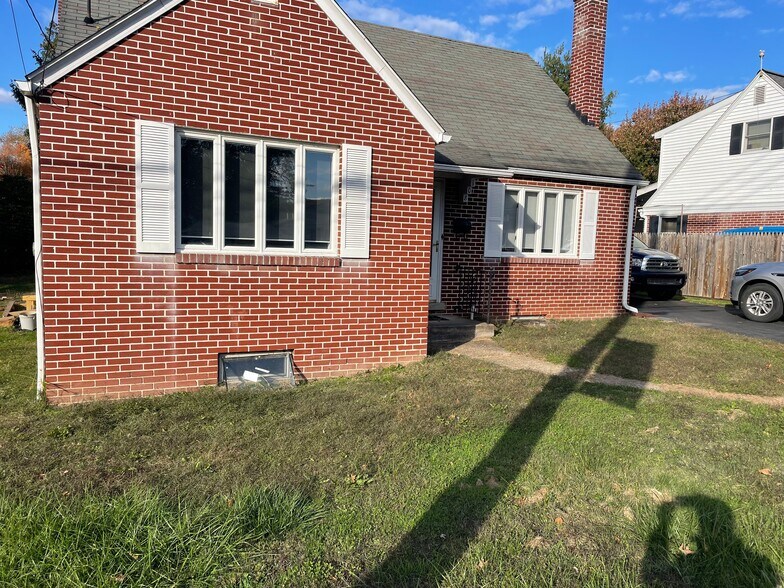 Building Photo - 108 Essex St