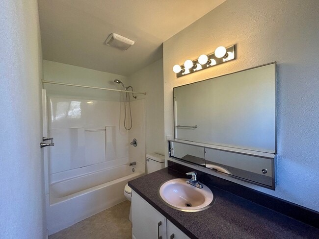 Building Photo - 1XMC3222