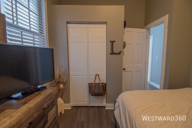 Building Photo - 2733 N Wayne Ave