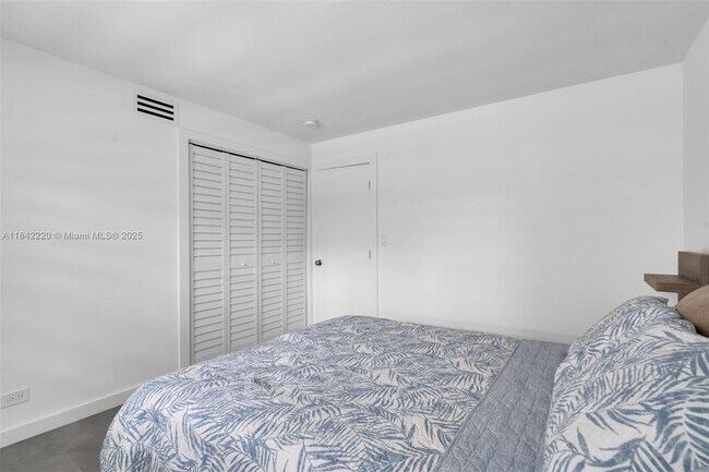 Building Photo - 300 Galen Dr