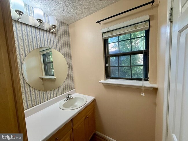 Building Photo - 30 Hopkinson Ct