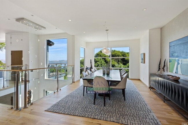 Building Photo - 19 Toyon Ln