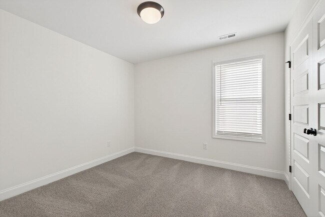 Building Photo - Modern and Charming 3-Bedroom Cul-de-Sac Home in Clayton!