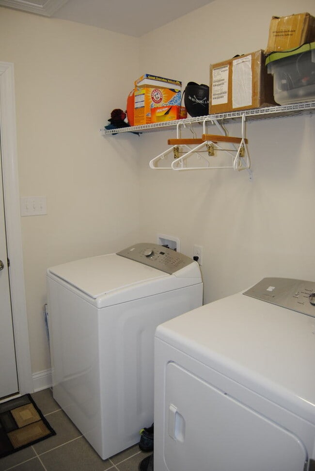 Building Photo - 302 Carew Dr