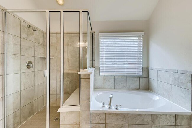 Building Photo - 13827 Quiet Fox Ln