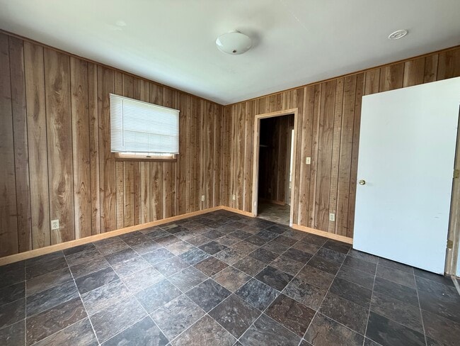 Building Photo - 308 Poplar St