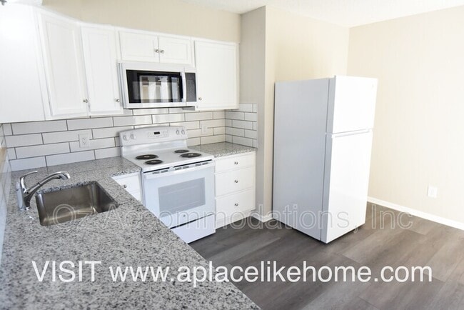 Building Photo - 912 S Edgebrook Ln