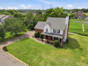 Building Photo - 302 12 Oaks Ln