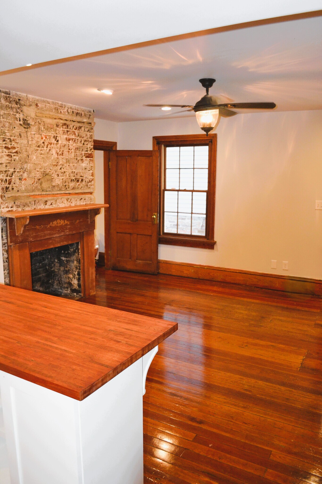 Building Photo - 203 W Waldburg St