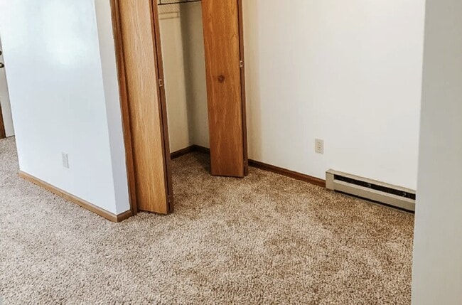 Building Photo - 400 Cadillac St