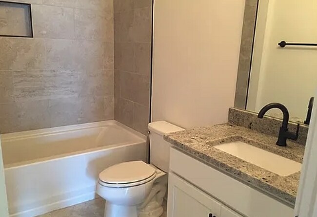 Building Photo - 2 bed/2.5 bath in the Nations!