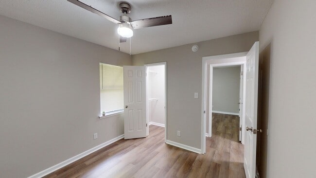 Building Photo - Updated 3/2 with Granite Counters and Stai...