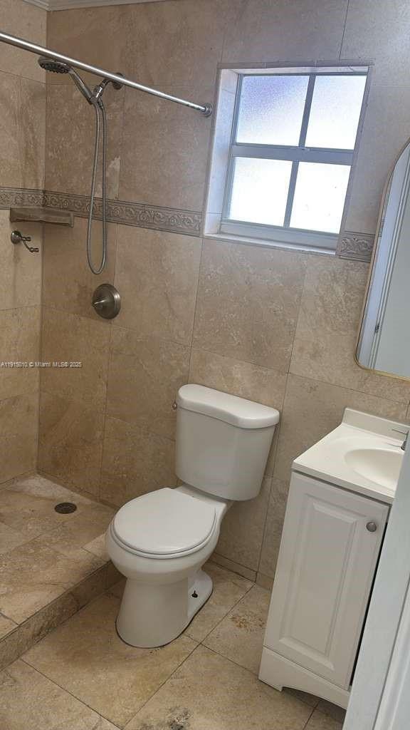 Building Photo - 820 NW 19th Ct