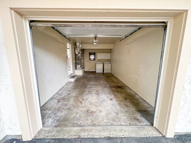 Building Photo - Remodeled Townhouse Near Downtown Campbell
