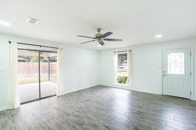 Building Photo - 21 Falcon Ave