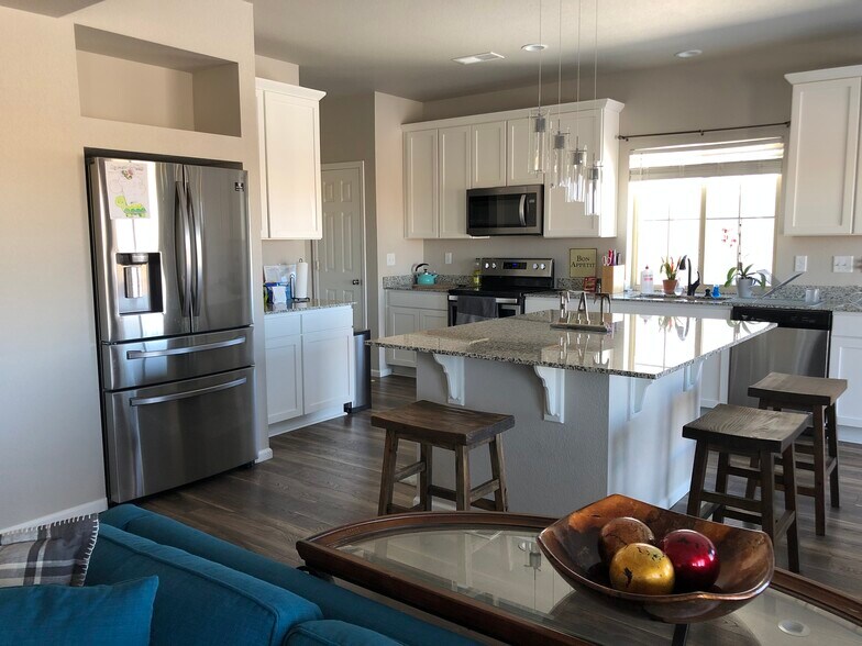 Kitchen SS Appliances New Paint - 7238 Fauna Glen Dr