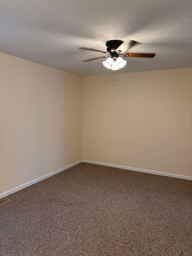 Building Photo - 594 Lost Cir