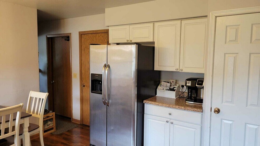 Building Photo - W210N16682 Western Ave