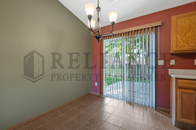 Building Photo - 5915 E Pembrook Cir