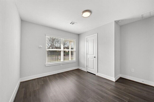 Building Photo - 1511 Mcneil St