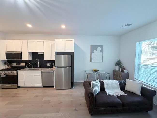 Building Photo - 6640 Mooney St