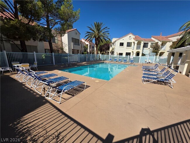Building Photo - 4865 S Torrey Pines Dr