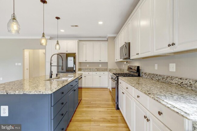 Building Photo - 6001 Alderdale Pl