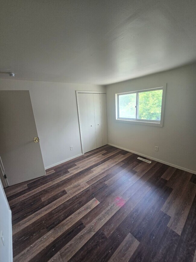 Building Photo - 1304 Braley St
