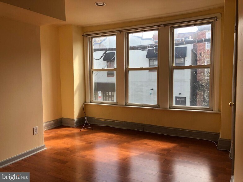 Building Photo - 406 S 20th St