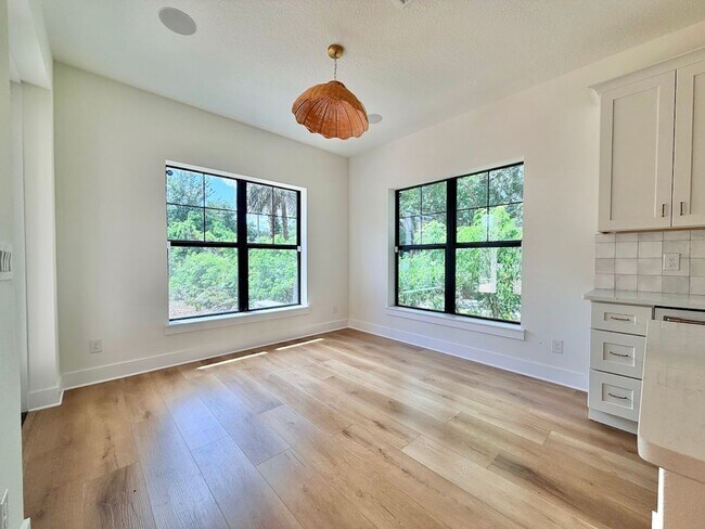 Building Photo - Brand New Custom 5/3.5 Home Steps from Downtown Winter Garden!