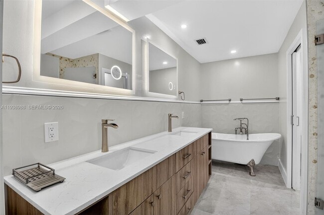 Building Photo - 6090 SW 63rd Ave