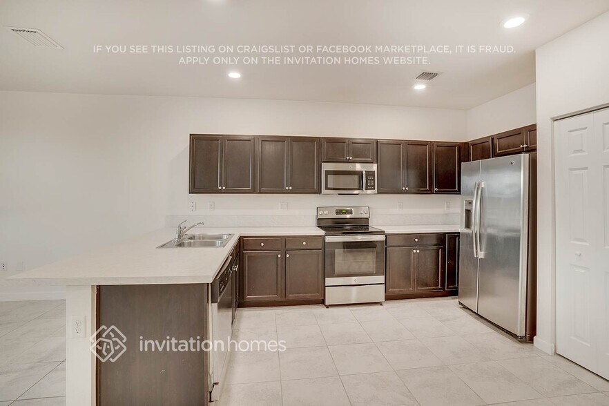 Building Photo - 11461 SW 252nd Ter