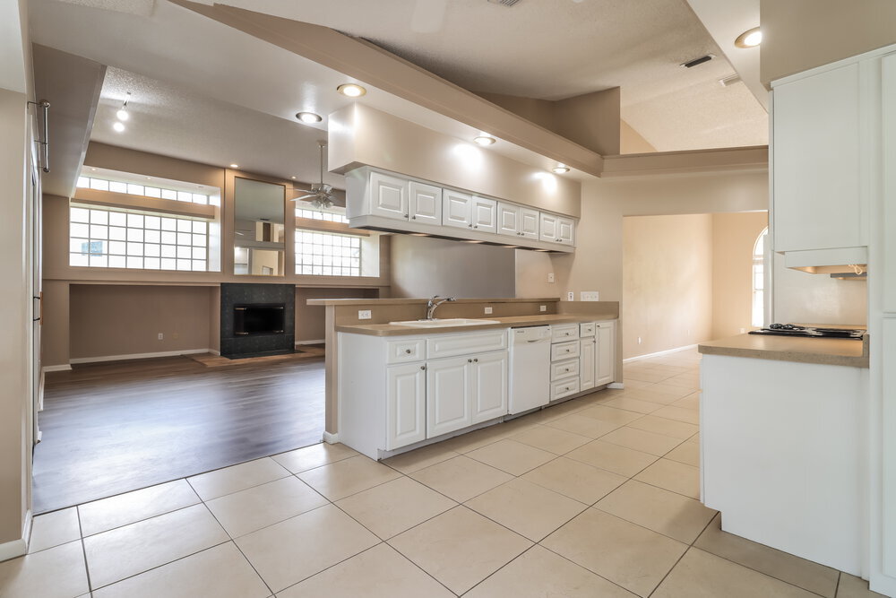 Building Photo - 1484 E Lake Woodlands Pkwy