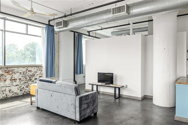 Building Photo - 426 Marietta St NW