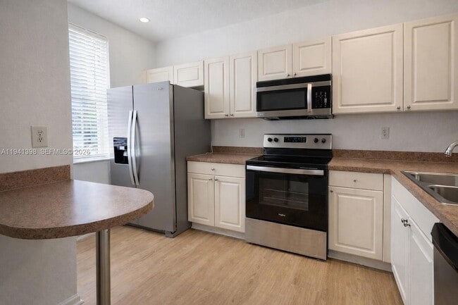 Building Photo - 17347 NW 7th Ave