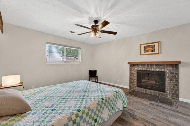 Building Photo - 420 Colusa Pl