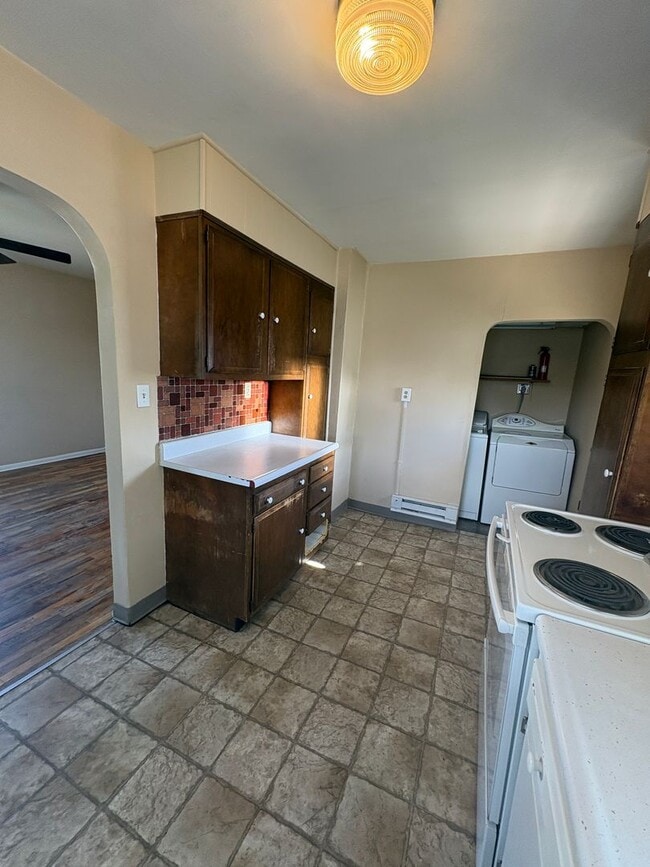 Building Photo - 1 bed 1 bath house