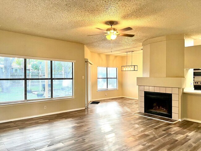 Building Photo - 207 Canoga Park Dr