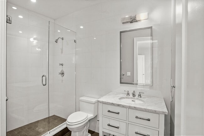 Building Photo - 409 Greenwich Ave