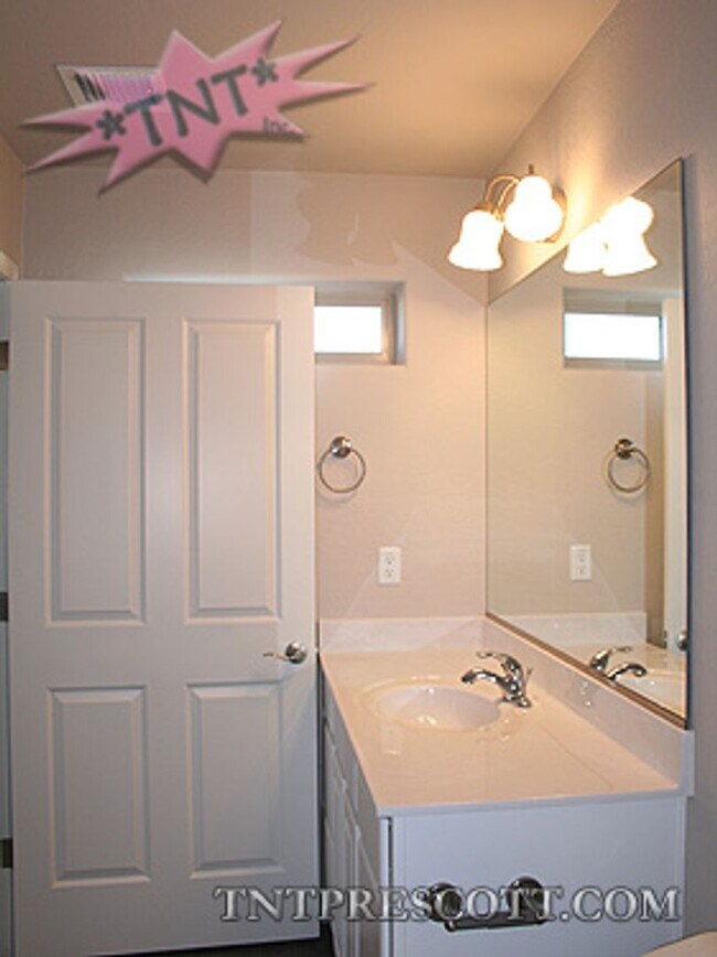 Building Photo - 927 Gail Gardner Way