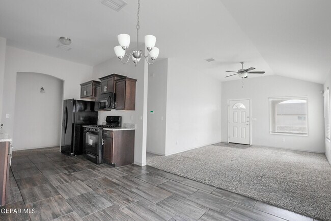 Building Photo - 461 Villa Ysleta