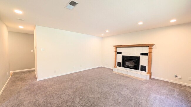 Building Photo - 3581 Cercis Way