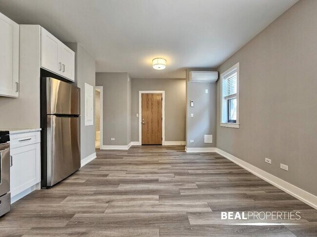 Building Photo - 1 bedroom in CHICAGO IL 60613