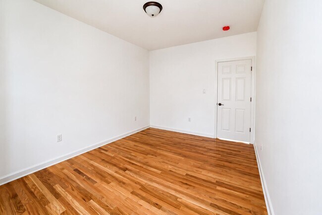 Building Photo - 305 Cator Ave