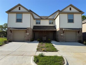 Building Photo - 504 Saddle Ln