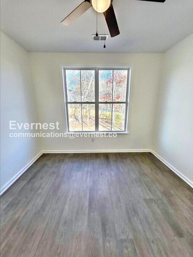 Building Photo - 1372 Robins Nest Drive