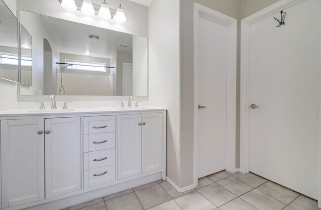 Building Photo - 5945 N 73rd Dr